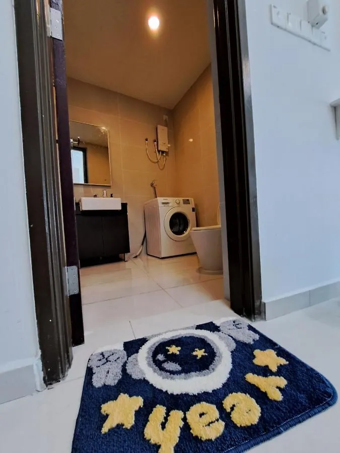 Cozy Home Country Garden At Dangabay Of Jb, Free Wifi And Streaming Johor Bahru Apartment